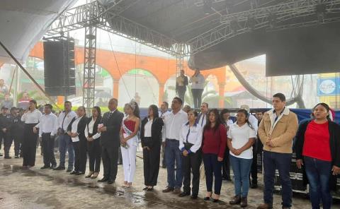 Gabino Hernández Vite encabezó desfile conmemorativo
