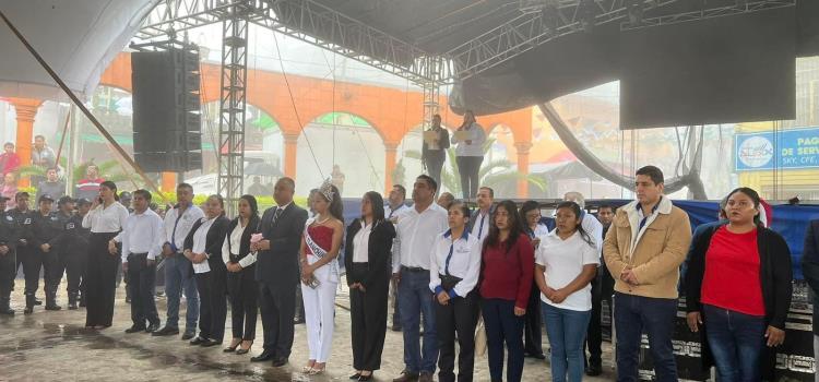 Gabino Hernández Vite encabezó desfile conmemorativo