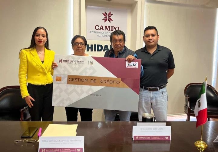 Entrega de apoyos financieros a productoras y productores del campo