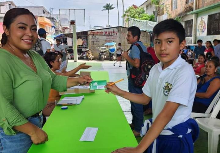 400 beneficiados con Chips y Tarjeta Joven