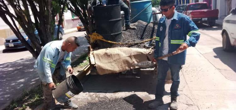 Sigue bacheo de calles en Rioverde