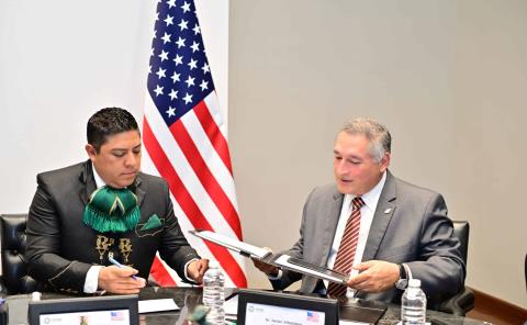 Gallardo y autoridades de McAllen firman convenio
