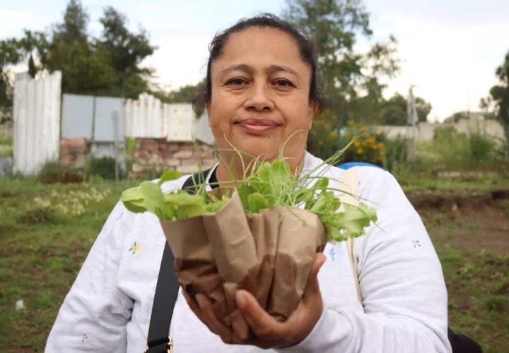 Apoya SADERH a mujeres del campo, con la entrega de Huertos Familiares