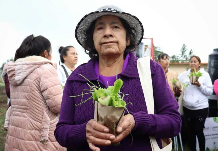 Apoya SADERH a mujeres del campo, con la entrega de Huertos Familiares