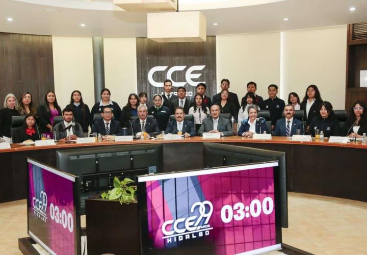 Estudiantes de nivel medio superior y superior realizan ejercicio empresarial