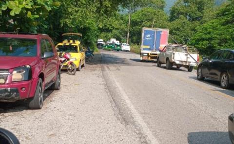 Tras bloqueo, restablecen luz en Tamán