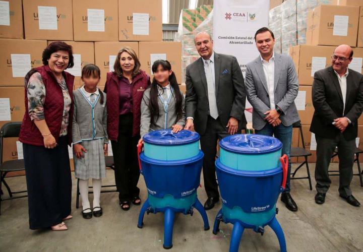 IHE y CEAA entregaron purificadores de agua a planteles de educación básica