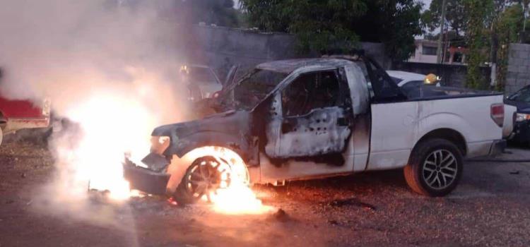 INCENDIO ACABÓ CON CAMIONETA