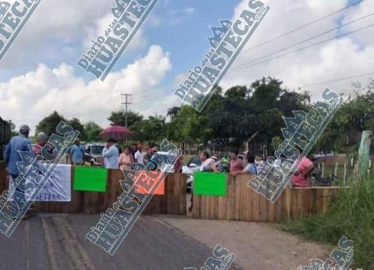 Bloquean carretera