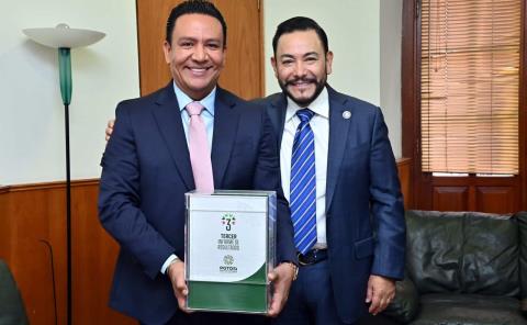 Entrega Gobierno Estatal documento del Tercer Informe al Congreso