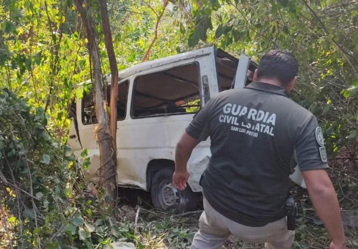 15 heridos dejó accidente de Urvan que se fue al barranco