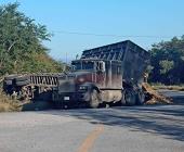 Volcó cañero en la Valles-Tampico     